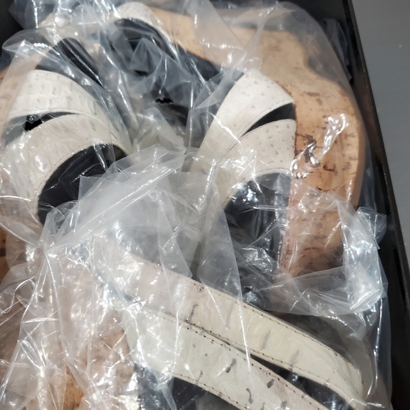 Couture Donald J Pliner Ivory Metallic Gator Cork Wedges size 6.5 - Picture 3 of 13